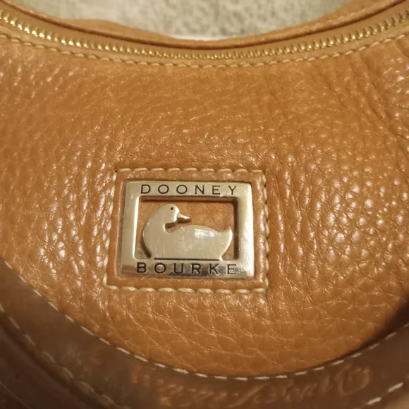 Dooney and Bourke bag. - Picture 2 of 6